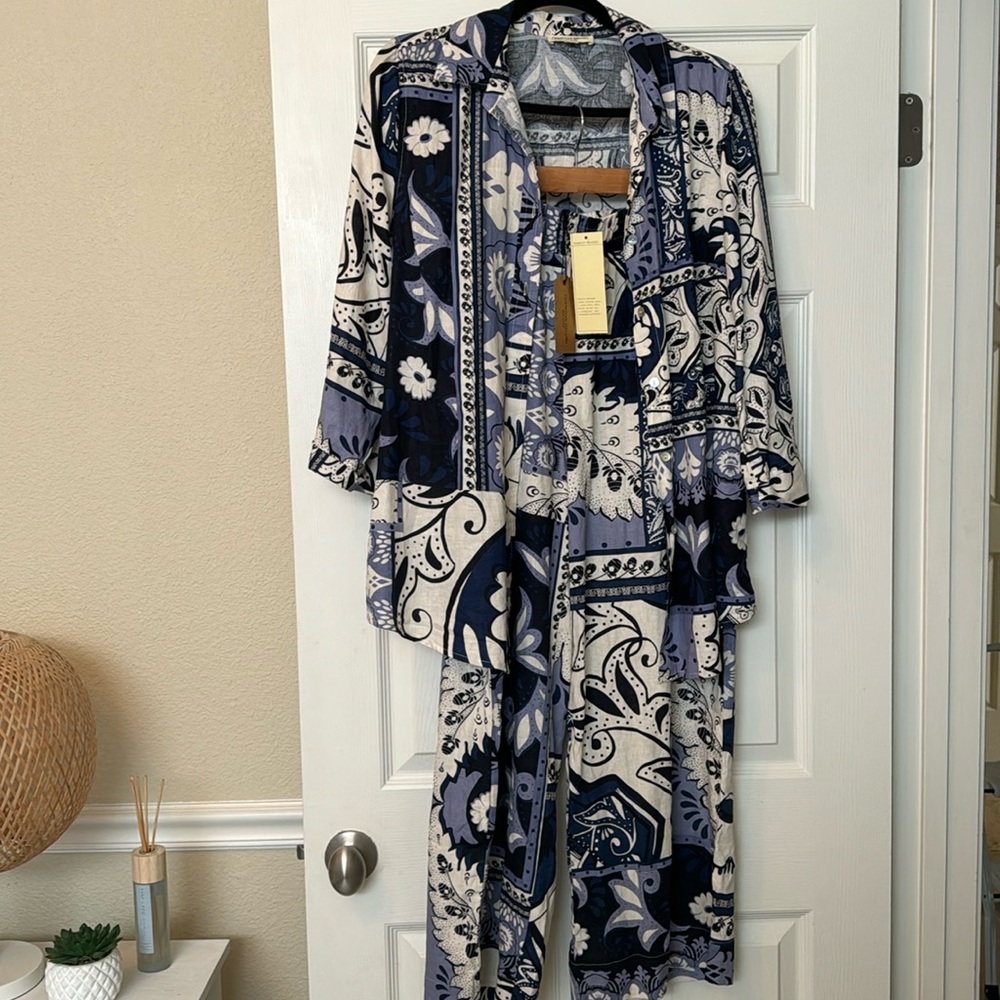 Christian Siriano linen blend tunic and wide leg cropped pants.